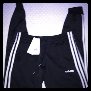 NWT Women’s Adidas joggers size small Track pants